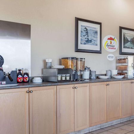 Super 8 By Wyndham Pincher Creek Ab Esterno foto