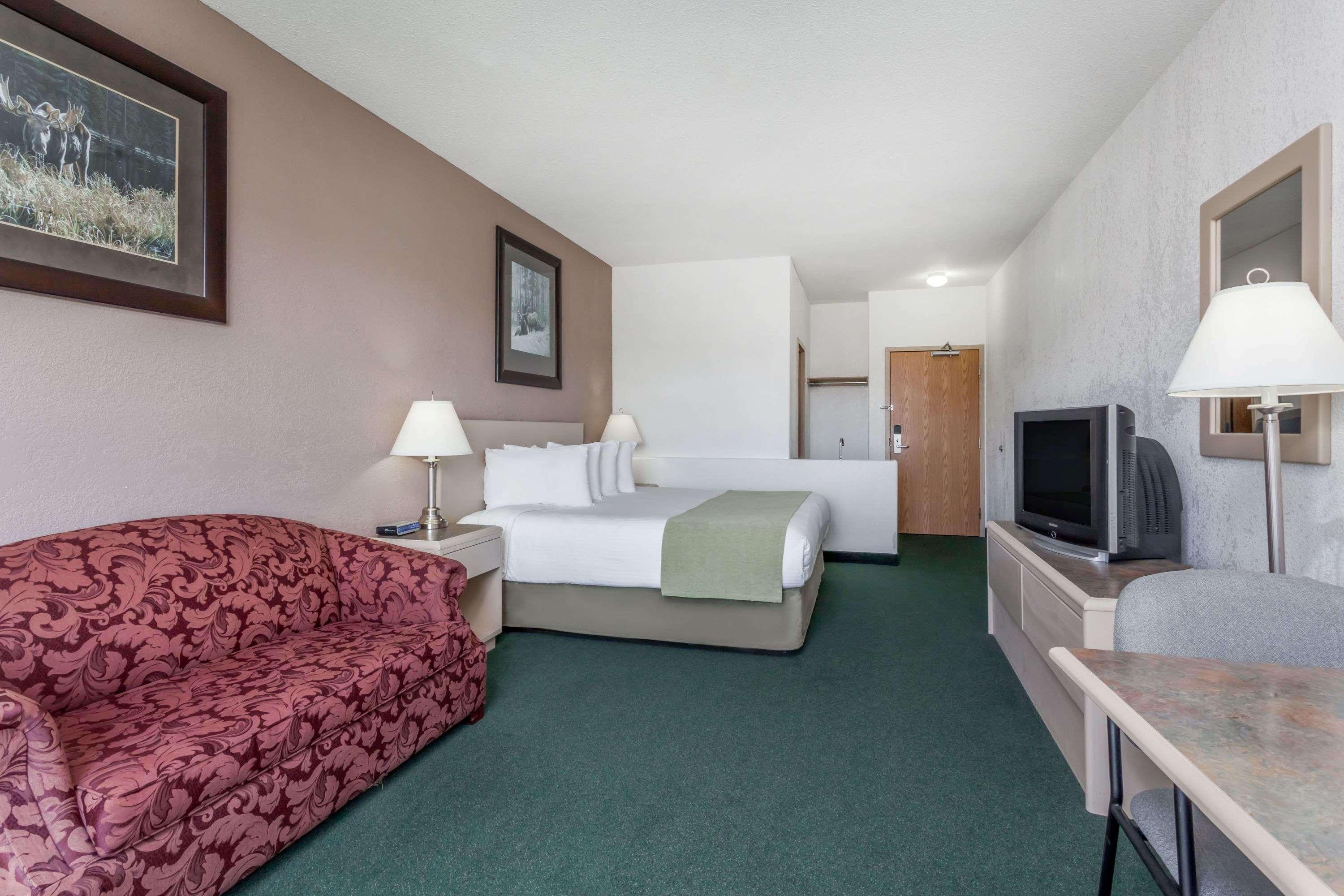 Super 8 By Wyndham Pincher Creek Ab Esterno foto