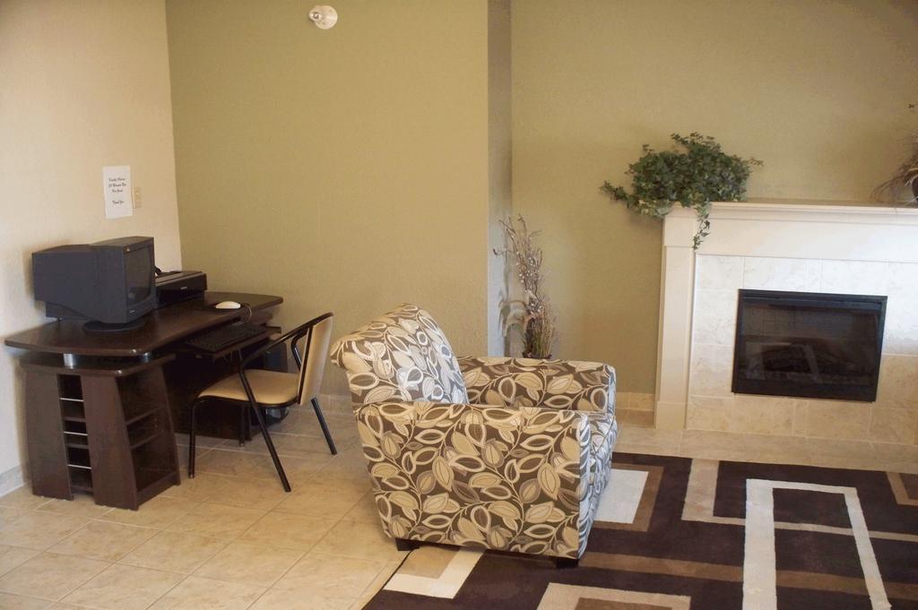 Super 8 By Wyndham Pincher Creek Ab Esterno foto
